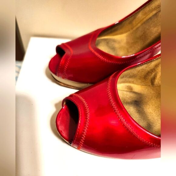 Stuart Weitzman Avignon Red Patent Leather Peep Toe Platform Pumps sz.8 Ret $425 - Picture 4 of 11